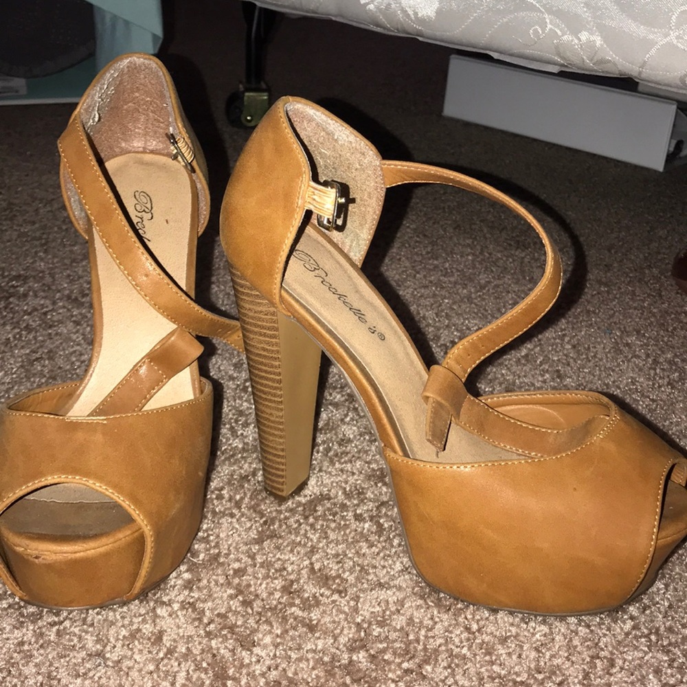 Chestnut leather heels